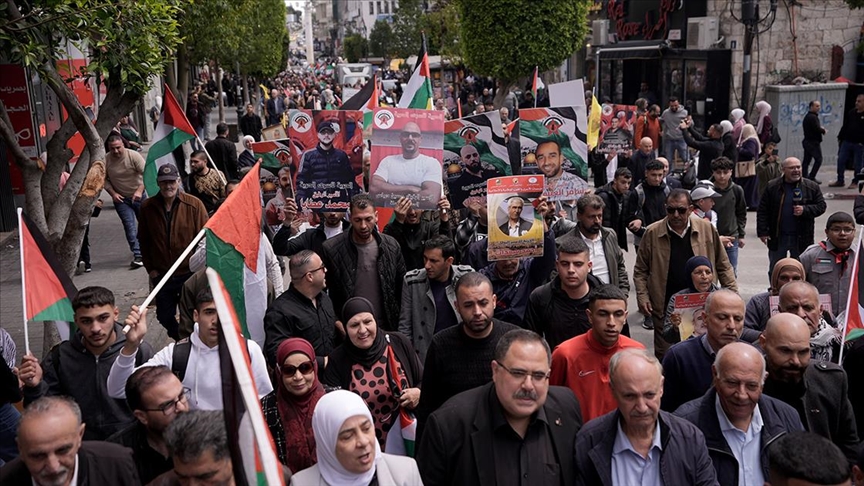 Batı Şeria'da "Filistin Esirler Günü" münasebetiyle gösteriler düzenlendi