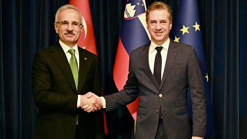 Ulaştırma ve Altyapı Bakanı Uraloğlu, Slovenya'da Başbakan Golob ile görüştü