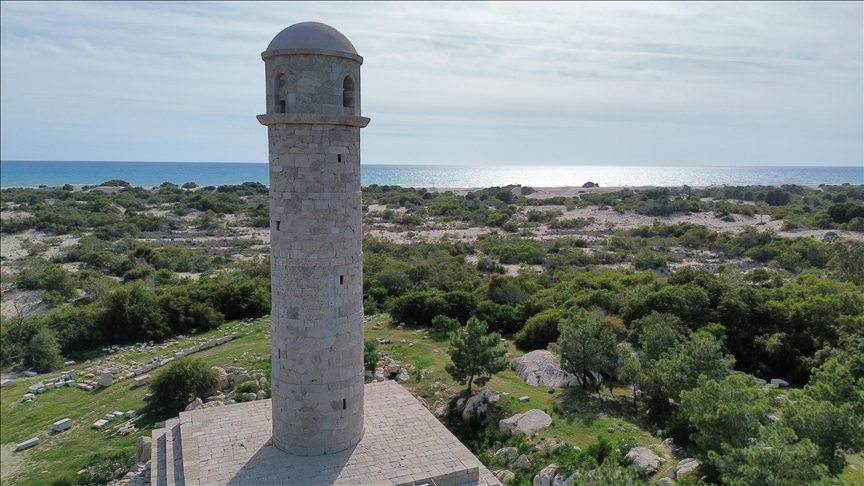 Yeniden ayağa kaldırılan Patara Deniz Feneri çevre düzenlemesinin ardından ziyarete açılacak