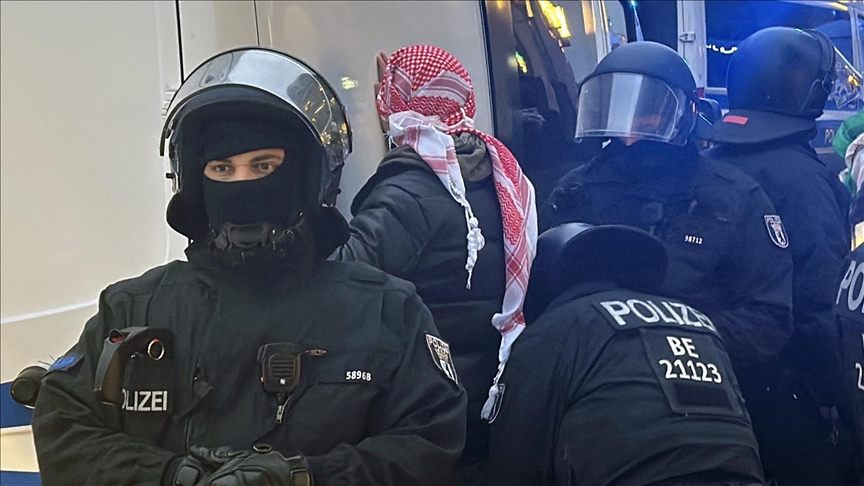 German police arrest 5 students during protest against Israeli attacks on Gaza