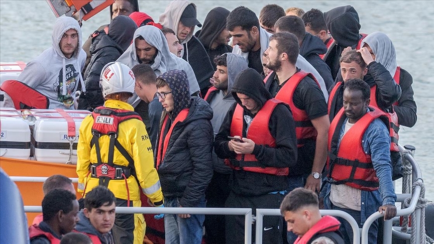 İngiltere ve Fransa, düzensiz göçmenleri takas etmek için görüşmelerde bulunuyor