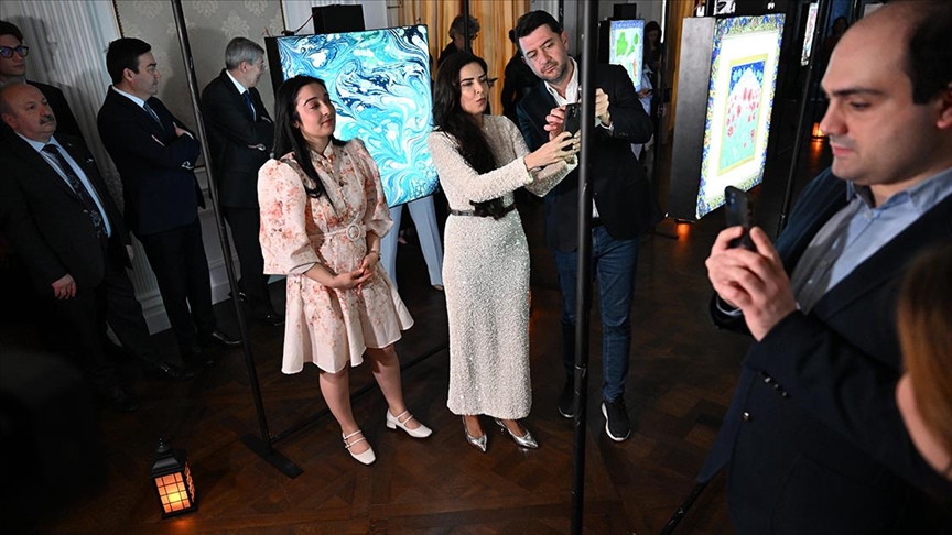 İstanbul Dijital Sanat Festivalinin ön gösterimi Paris’te yapıldı