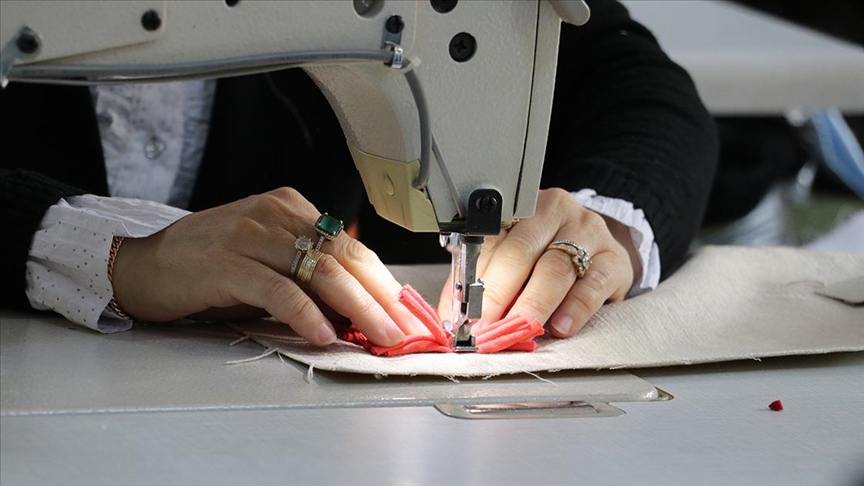 Tekstil atıkları Bursalı kadınların elinde yeni ürüne dönüşüyor