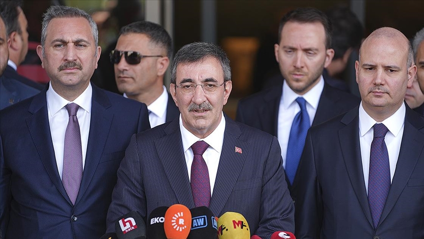 Cumhurbaşkanı Yardımcısı Yılmaz'dan, TBMM Başkanvekili Önder'in tedavi gördüğü hastaneye ziyaret