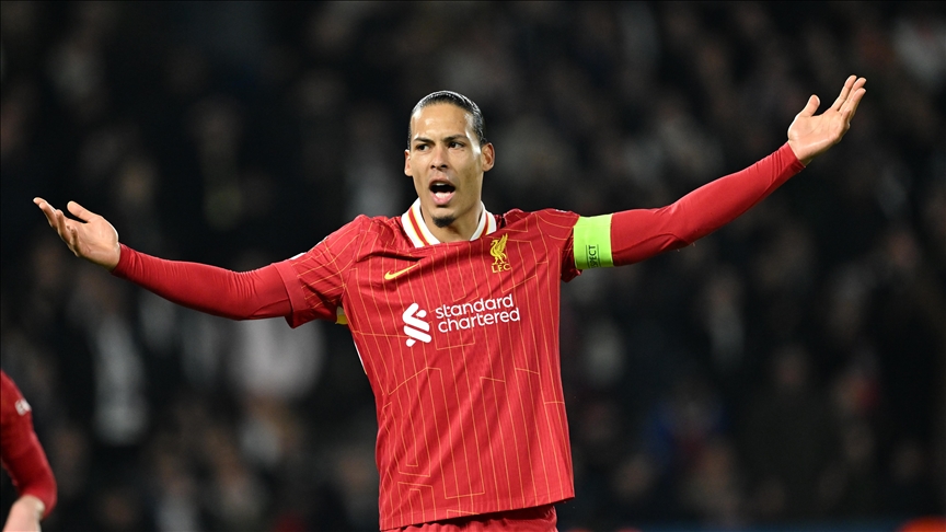 Virgil Van Dijk extends his contract with Liverpool through 2027