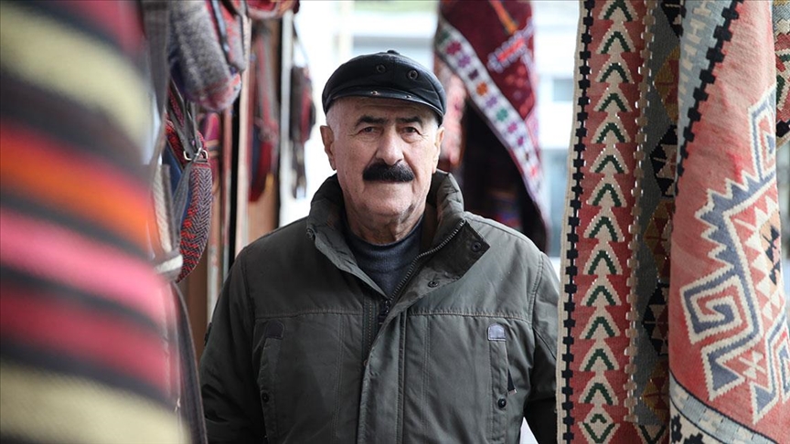Siirtli esnaf yarım asırlık "antika kilim" işiyle 11 çocuk büyüttü