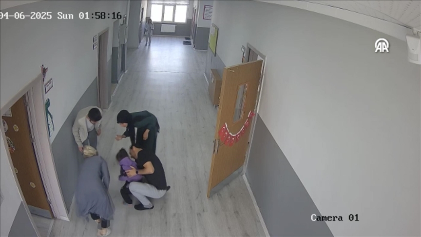 Şanlıurfa'da boğazına yabancı cisim kaçan anaokulu öğrencisi öğretmenlerinin Heimlich manevrasıyla kurtarıldı
