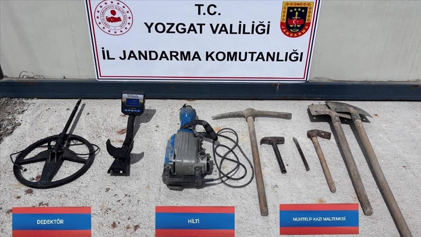 Yozgat'ta izinsiz kazı yapan 4 kişi suçüstü yakalandı
