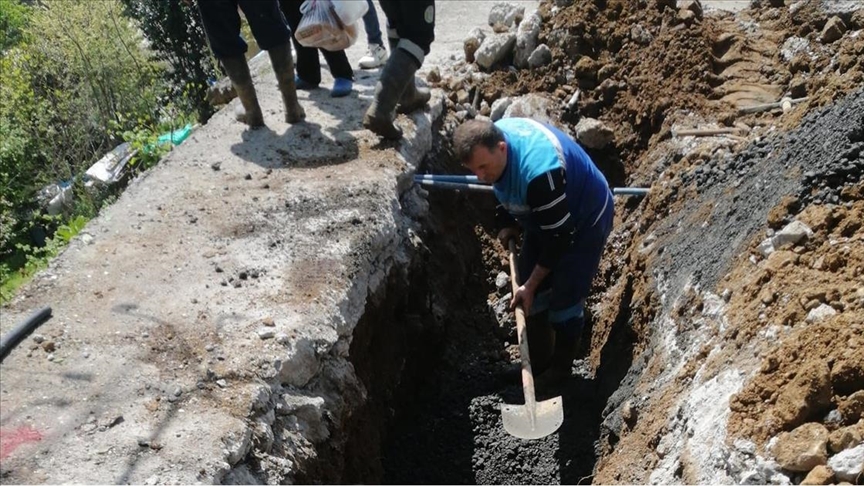 Trabzon'da ana su hattı patladı