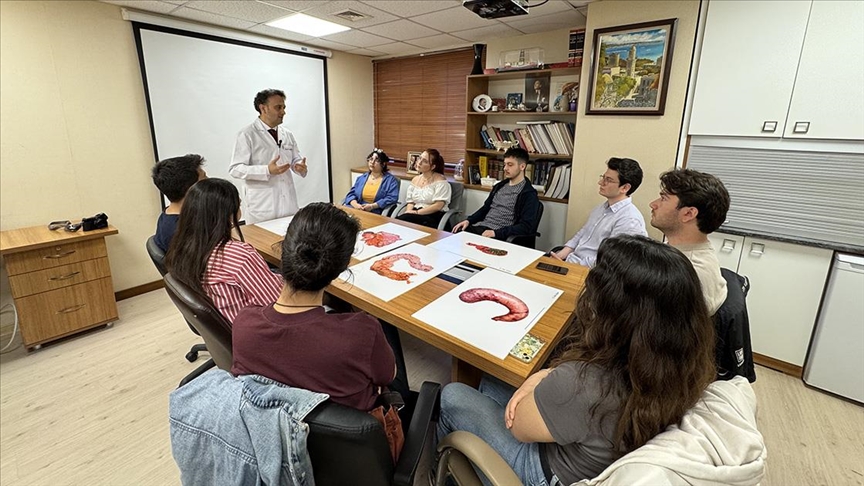 Hekim adayları tıbbi fotoğrafçılığın inceliklerini öğreniyor
