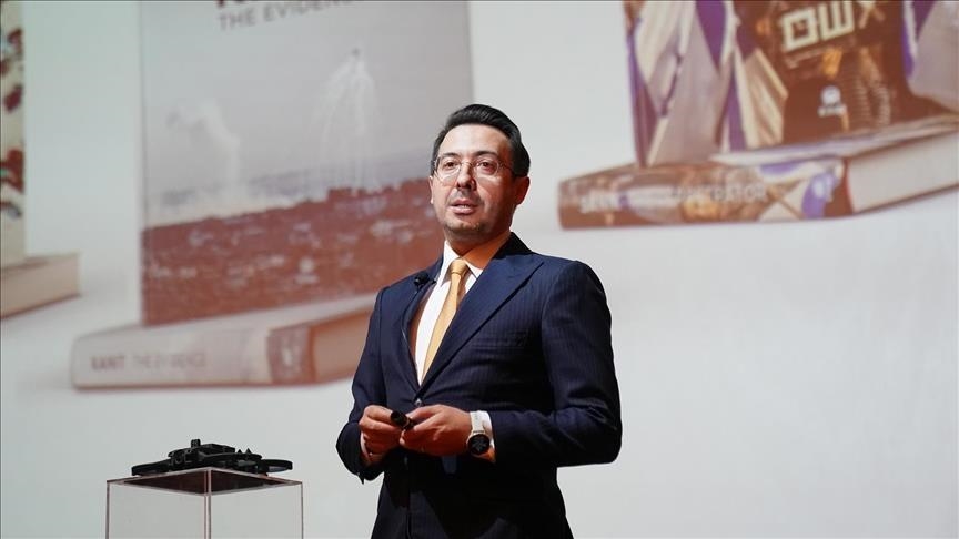 Rêveberê AAyê Karagoz di konferansa Di Cengên Enformasyonê da ji Têkoşana Neteweyî ber bi Rikaberiya Gerdûnî va da axivî