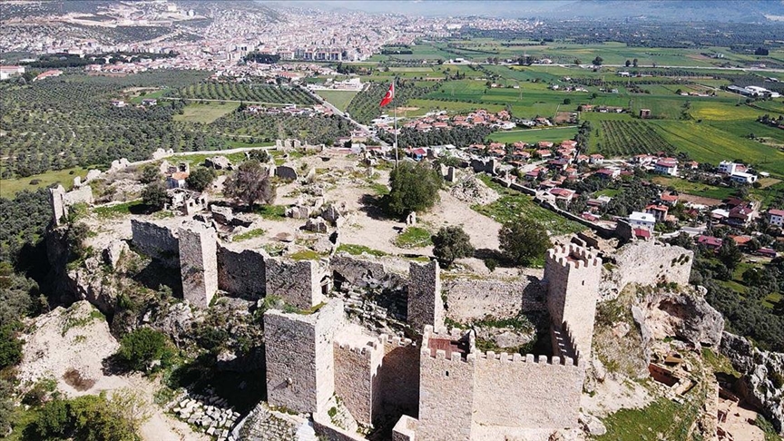 Beçin Antik Kenti'ndeki kale duvarları, burçlar ve sarnıç restore edilerek ayağa kaldırıldı