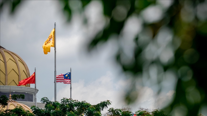 Chinese newspaper suspends editors over showing Malaysian flag without crescent