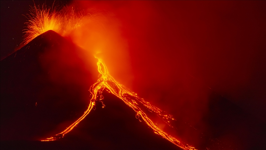Vulkan Etna u Italiji ponovno eruptirao