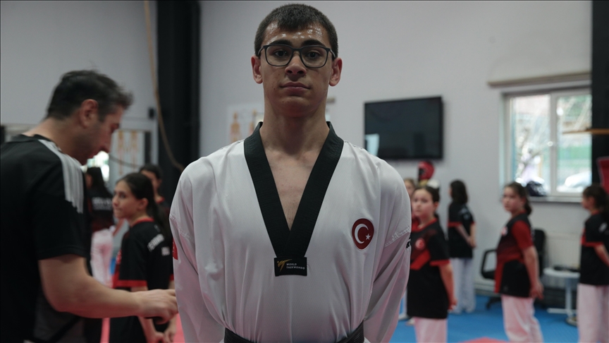 Hiperaktif tanısıyla yönlendirildiği tekvandoda madalya kovalıyor