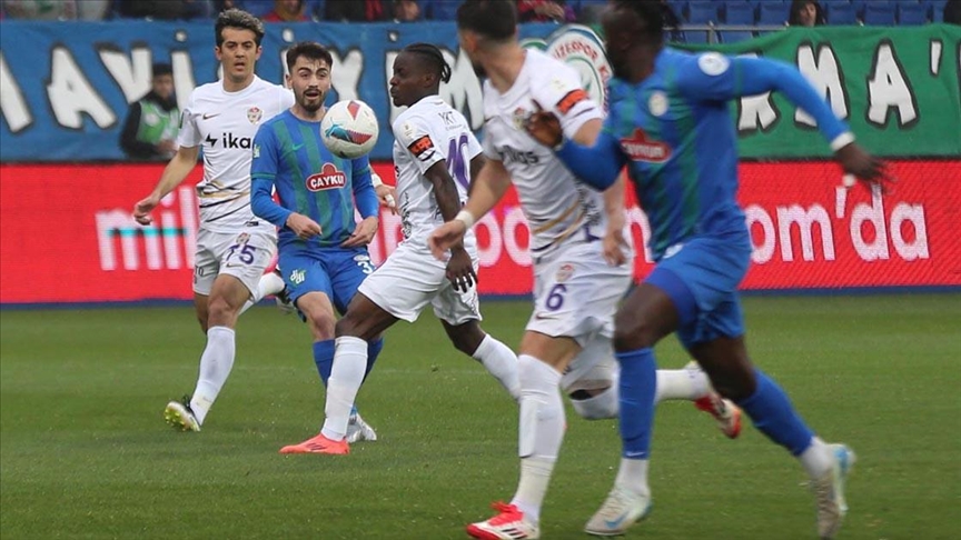 Çaykur Rizespor, konuk ettiği ikas Eyüpspor'u 1-0 yendi