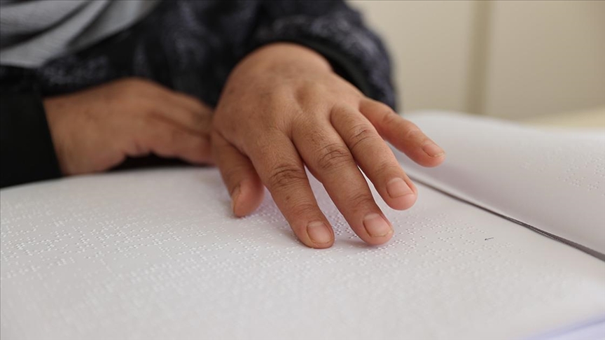 Görme engelli kadınlar, Kur'an-ı Kerim'i parmak uçlarıyla öğreniyor