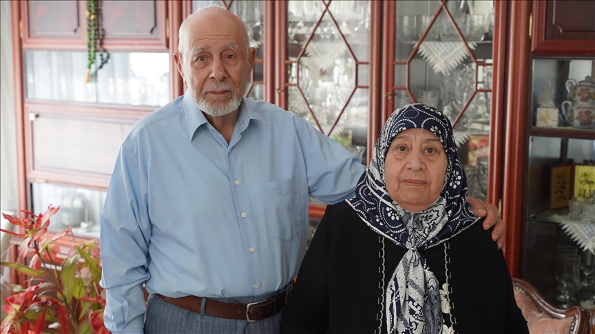 Mutlu evliliğin sırrını 60 yıldır eşine getirdiği çiçeklerde buluyor 