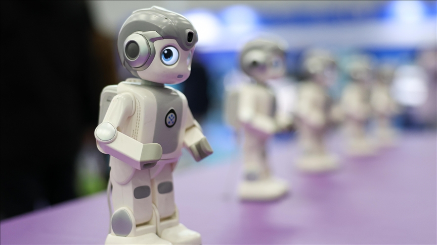 Chinese researchers develop smallest amphibious shape-shifting robot