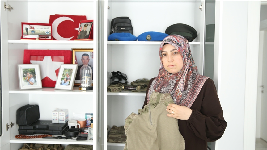 Şehit eşinin hatırasını kişisel eşyalarıyla yaşatıyor
