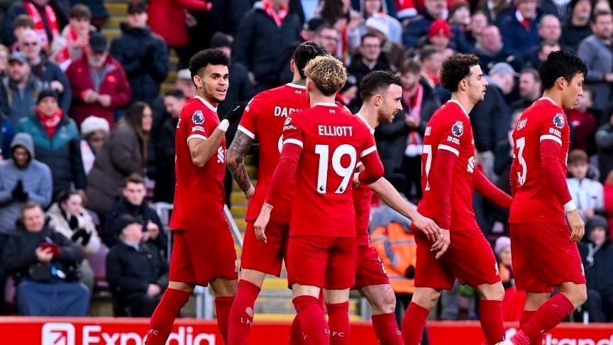 قدم.. ليفربول يقترب من لقبه العشرين في الدوري الإنجليزي