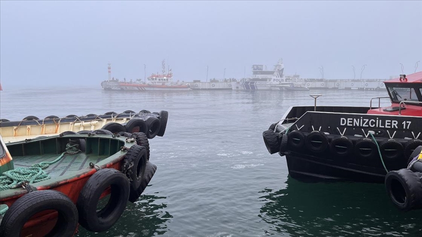 Çanakkale Boğazı sisin etkisini kaybetmesiyle transit geçişlere açıldı