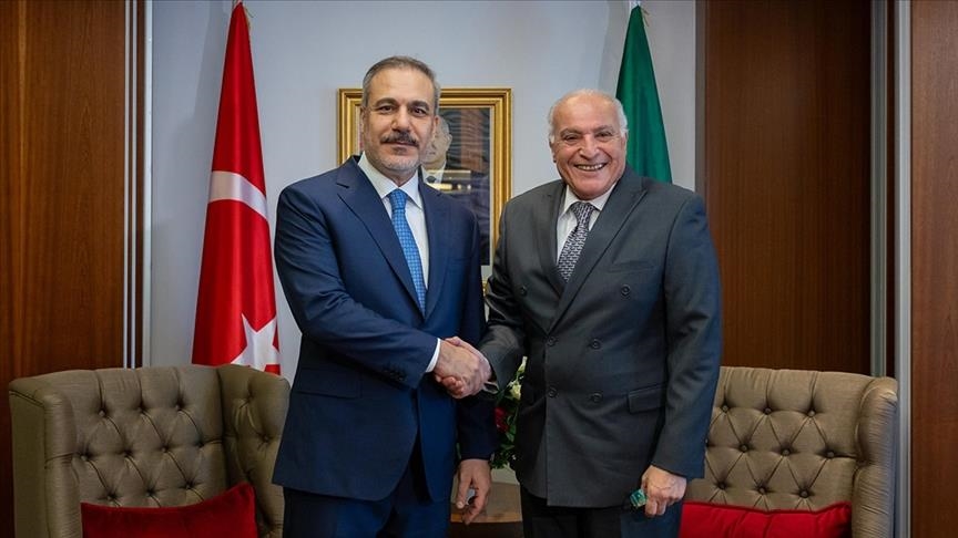 وزير الخارجية التركي يلتقي نظيره الجزائري