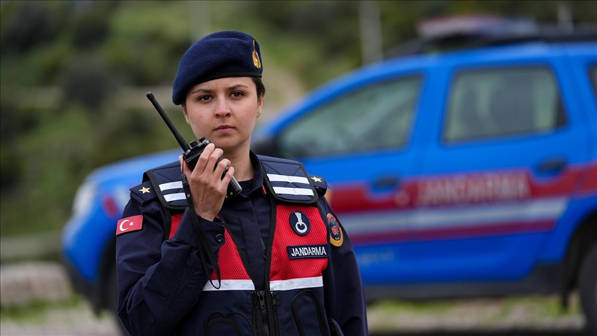 İzmir'in ilk kadın ilçe jandarma komutanı, Karşıyaka'nın huzur ve güvenliği için mesaide