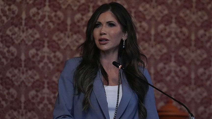 ABD İç Güvenlik Bakanı Kristi Noem'in restoranda yemek yerken çantası çalındı