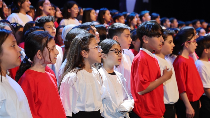 Gaziantep'te 23 Nisan özel konserinde 1000 kişilik çocuk korosu sahne aldı