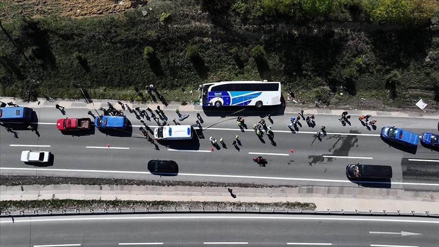 Yalova-Bursa kara yolunda yolcu otobüsünün devrilmesi sonucu 1 kişi öldü, 2 kişi yaralandı