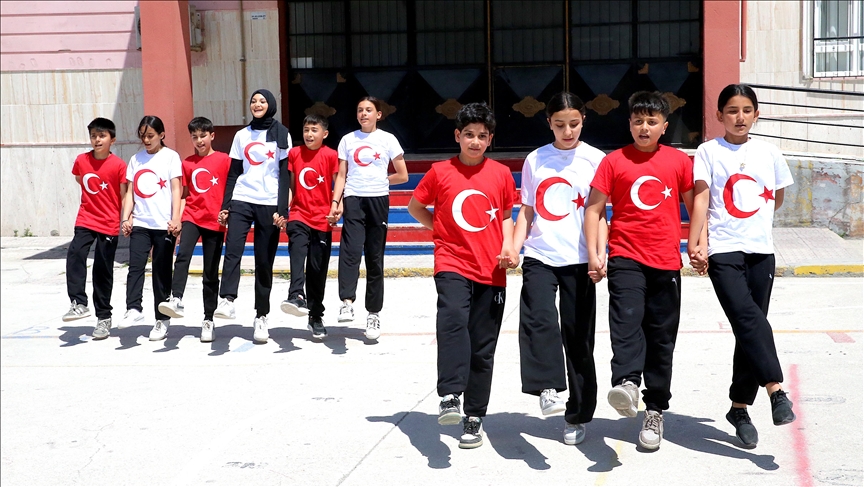 Depremzede öğrenciler Dubai'deki 23 Nisan etkinliğinde Hatay'ı temsil edecek