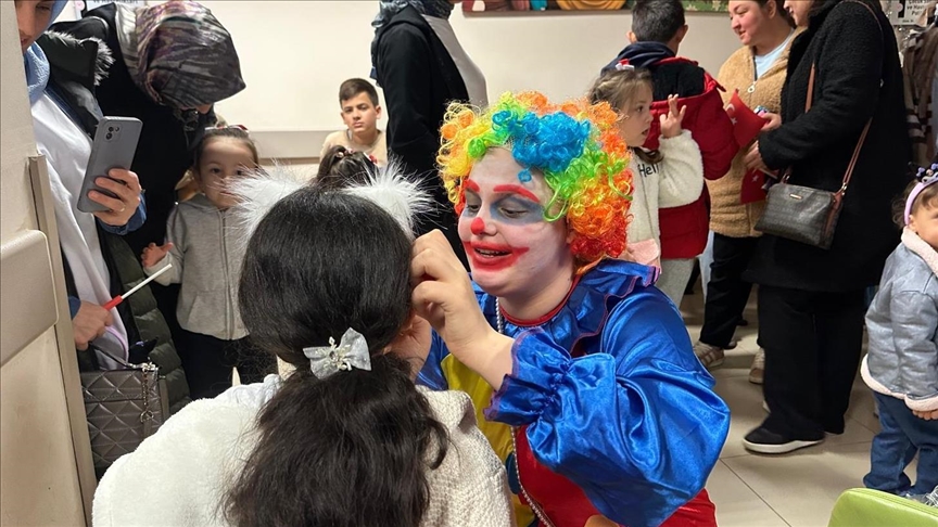 Samsun'da hastanede tedavi gören çocuklara 23 Nisan sürprizi