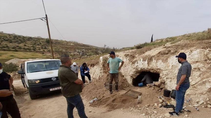 فلسطين: اكتشاف مقبرة كنعانية جنوبي الضفة الغربية