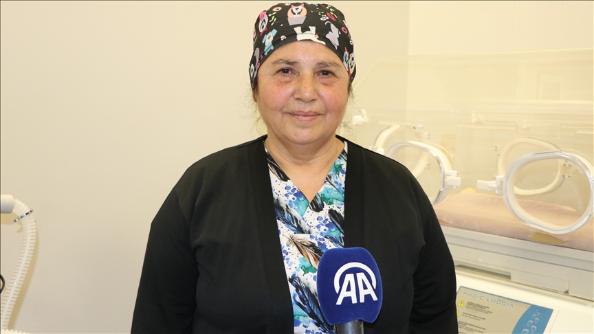 Hatice ebe, çok sevdiği mesleğini 41 yıldır ilk günkü heyecanla sürdürüyor