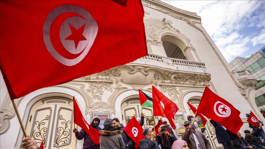 تونس.. سجن محام عن متهمين بقضية "التآمر على أمن الدولة"