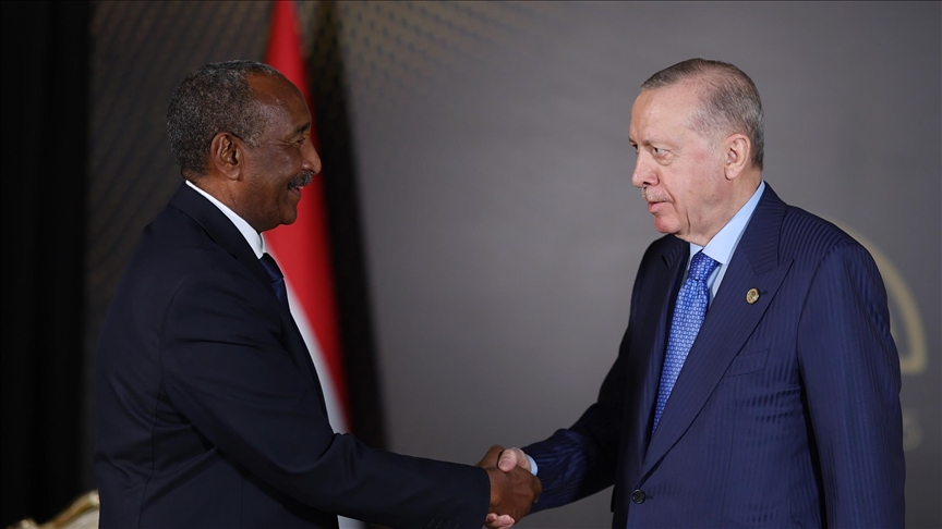 البرهان يعرب لأردوغان عن تضامن السودان مع تركيا عقب زلزال إسطنبول