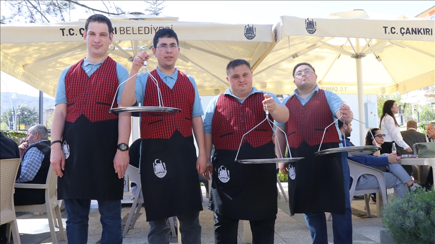 Çankırı'daki kafede çaylar özel bireylerden