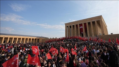 تركيا تحتفل بعيد السيادة الوطنية والطفولة