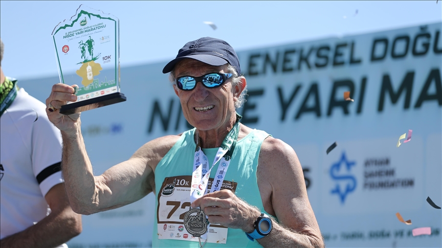 Atletizm tutkunu "67'lik delikanlı", 12 yılda 108 madalya kazandı