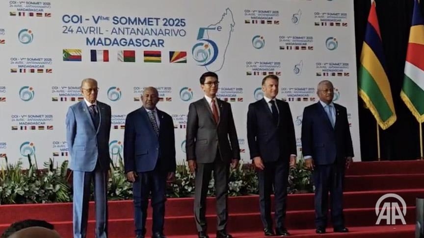 Madagascar : Macron veut créer les "conditions" du "pardon" pour la colonisation