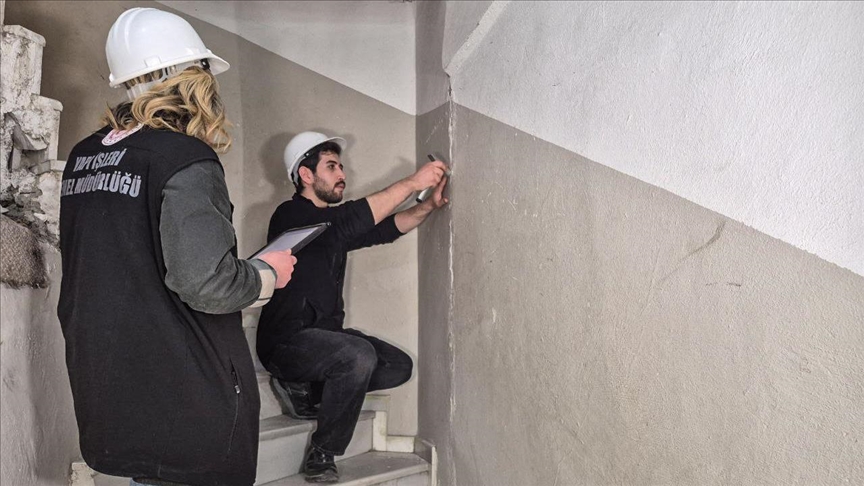 Başakşehir'de Çevre, Şehircilik ve İklim Değişikliği Bakanlığı ekiplerinden hasar tespit çalışması