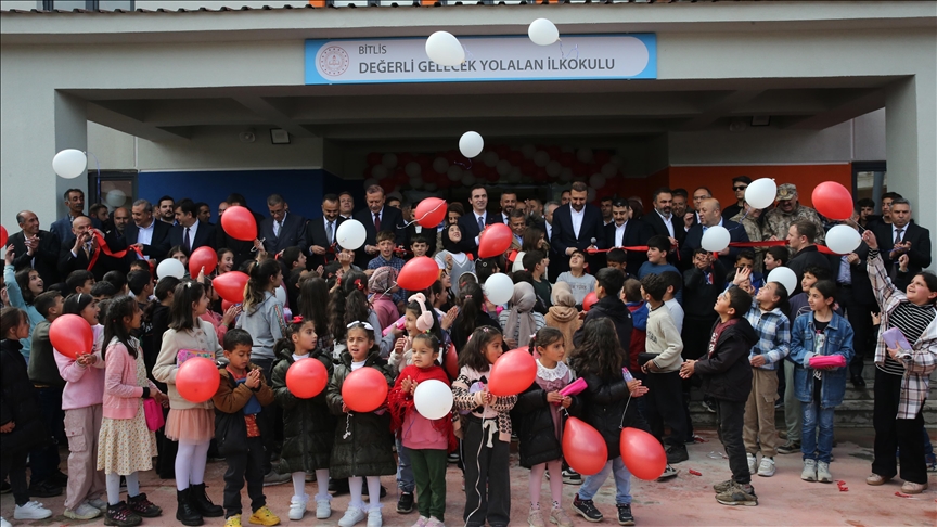 Bitlis'te yapımı tamamlanan 12 derslikli okul hizmete açıldı
