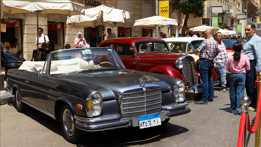 كرنفال السيارات النادرة بمصر.. "متحف متحرك" يحيي أجواء الزمن الجميل