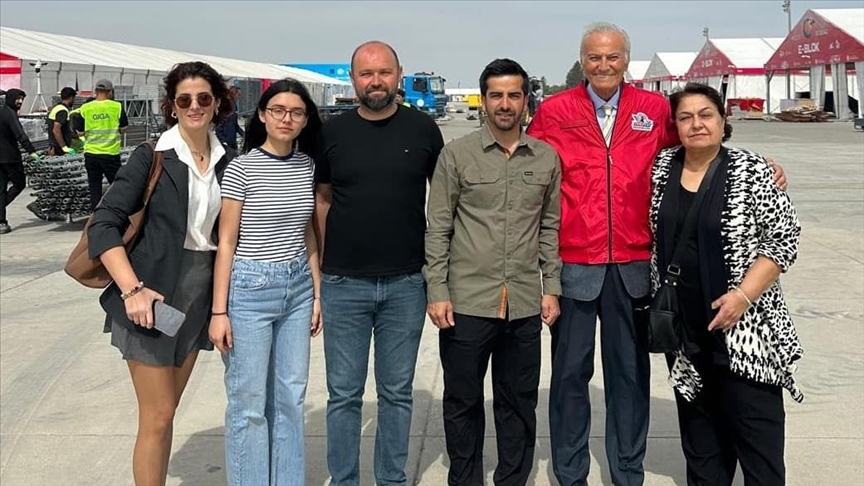 Sanat&#231;ı Ediz Hun, KKTC&#39;deki TEKNOFEST alanını ziyaret etti