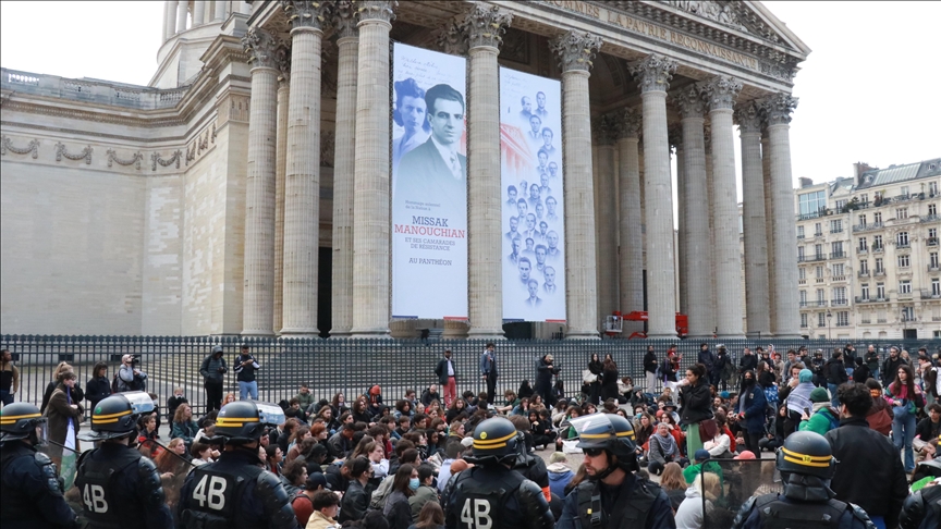 'Boycott Israel': University students stage protest in Paris to support Gaza