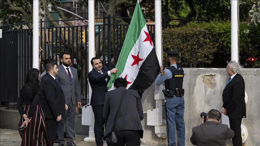 Flamuri i ri sirian ngrihet në selinë e OKB-së në New York