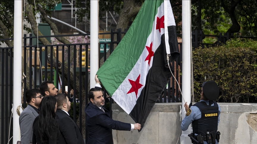 La ONU iza en su sede en Nueva York la nueva bandera de Siria