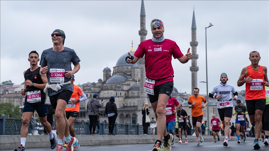 İstanbul'da "yarı maraton" nedeniyle yarın bazı yollar trafiğe kapatılacak