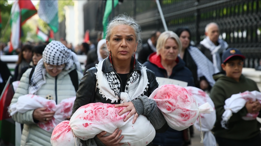 Avusturya'da Gazze'deki soykırımda hayatını kaybedenler için "hüzün yürüyüşü" yapıldı
